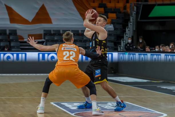 在他的决策 在他的决策