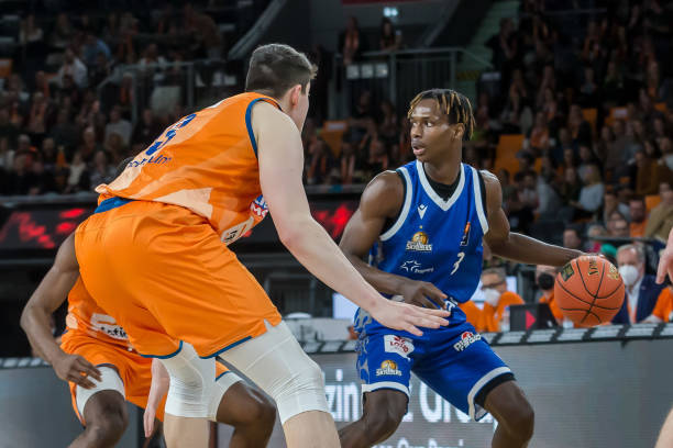 位居榜首 位居榜首